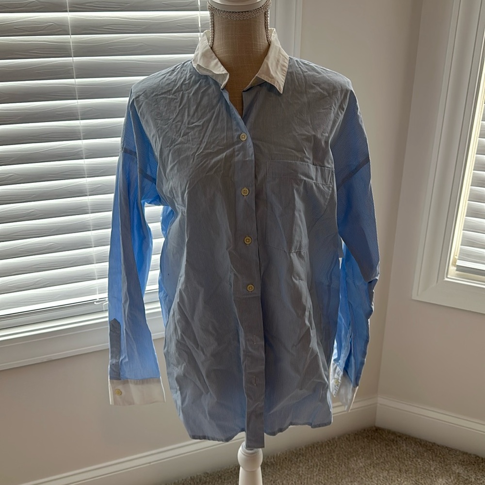 NWT. NEVERWORN. Old Navy Boyfriend button up.